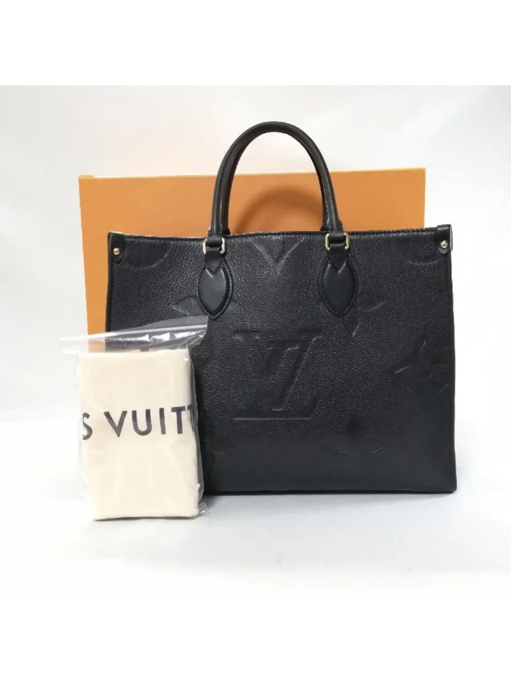 Louis Vuitton on the Go MM Black Tote